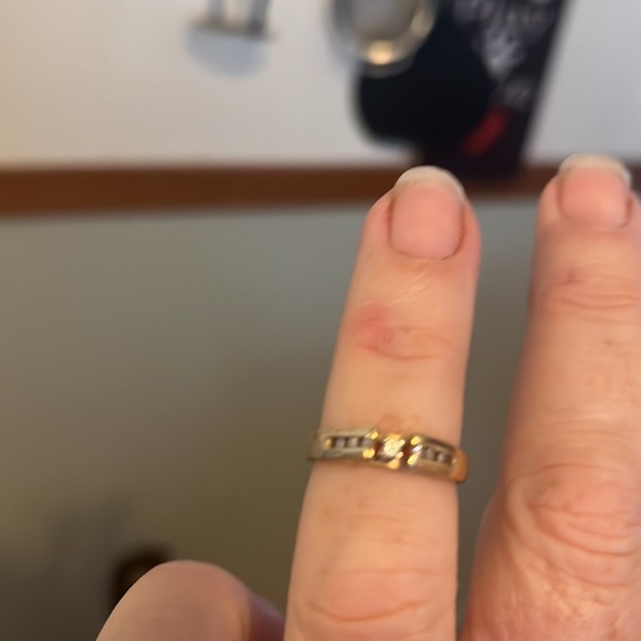 14 kt gold diamond promise ring. 7 diamonds - Picture 5 of 5